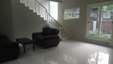 Dijual Rumah Hook Taman Surya HGB 2 Lantai Jakarta Barat