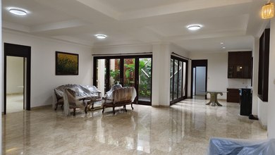 Disewa Rumah Cantik Senayan 900 Meter Kolam Renang Full Furnished