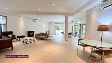 sewa rumah besar 800 meter kolam renang di SCBD, Senayan JakSel