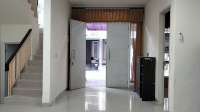 Rumah Cantik 2 Lantai Harga Murah Green Lake City