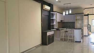 Disewa Ruko 4 Lantai di Tanjung Duren, Jakarta Barat