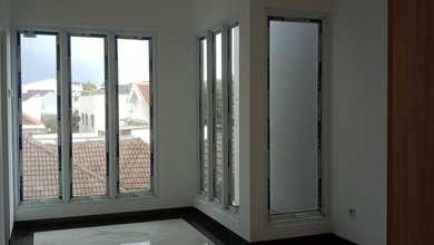 Rumah 3 Lantai Siap Huni di Mampang, Jakarta Selatan 