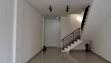 Ruko Hampton Gandeng 2 Siap Pakai 3Lt Unit Baru Lokasi Prime