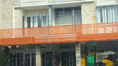 Di Sewa Rumah Ex Cafe Playground Posisi Strategis Dekat Sekolah Hadap Jl Raya Di Gqding Serpong 