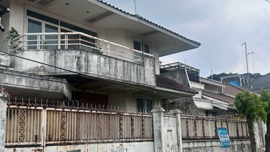 Rumah Tua Hitung Tanah 15x20m di Permata Hijau, Jakarta Selatan