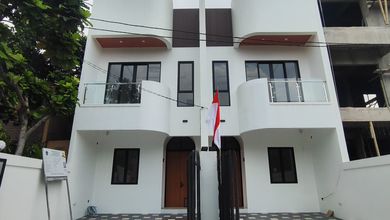 Dijual Rumah 2 Lantai Kavling Dki Meruya Utara. Bangunan Baru
