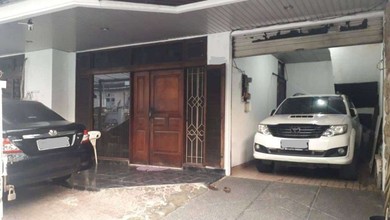 Cideng. Rumah Lebar 10x22 3 Lantai SHM dekat Tomang
