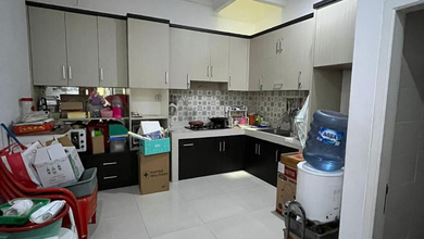 Rumah Lebar 4 di Grogol Dekat Jelambar, Lokasi Strategis