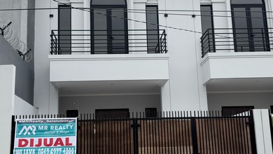 Rumah Eropa Classic 4Kt di Meruya Utara Jakbar