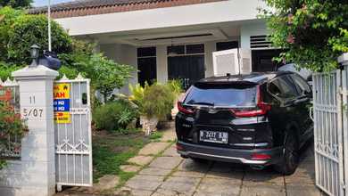 Meruya, Srengseng. Rumah Lebar 15m dekat Jalan Lapangan Bola