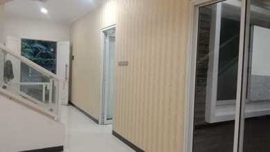 Rumah Dkt Taman di Dmb Uk 120 M