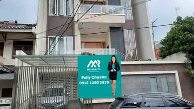 Rumah 3 Lantai Bagus di Pluit, Jakarta Utara
