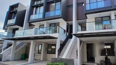 Rumah Bagus Siap Huni di Golf Island, 3 Lantai