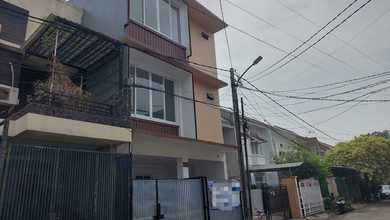 Rumah Baru di Taman Palem Lestari Blok.a, Jakarta Barat