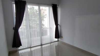 Disewakan Rumah Bagus Dan Rapih Semi Furnished Green Lake City 