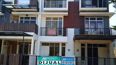 Rumah 3 Lantai Bagus Katamaran Indah Pik, Posisi Boulevard Sangat Stategis