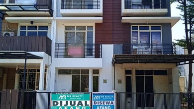 Dijual Rumah 3 Lantai di Katamaran Indah Pik. Lokasi Boelevard Strategis