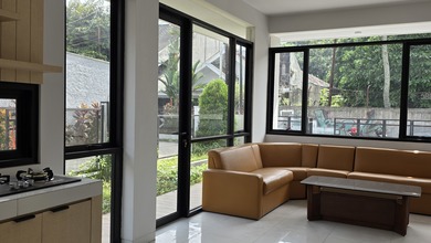 Rumah Asri Lokasi Hoek Pusat Kota Dg ********