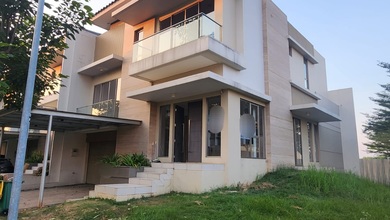 Sewa Rumah Golf Island PIK HOEK 10x20 dekat danau BAGUS