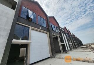 Disewakan gudang bizpark pik 2 uk 6x20 ada office unit baru murah