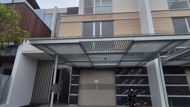 Rumah Pantai indah kapuk view golf ada pool dan lift 10x35 3lt