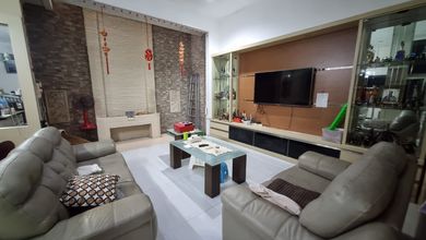 Jual Rumah Crown Golf Pik 8X23 Furnish 2,5Lantai Lokasi Bagus