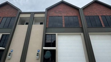 Disewakan gudang bizpark PIK 2 luas 9x30 ada office brand new 