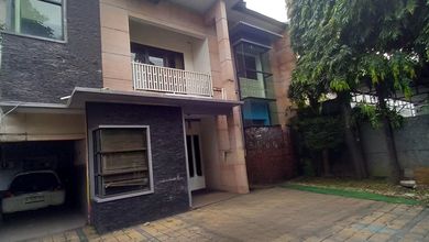Disewakan Rumah 2 Lantai di Duren Tiga Jakarta Selatan