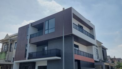 Rumah Hook 3 lantai di Cluster Sutera Flamboyan, Alam Sutera.