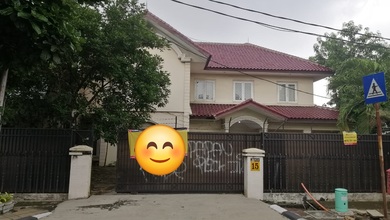 Dijual Rumah 2lt. Dikemanggisa