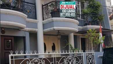 Rumah 2 1/2 Lantai Lokasi Strategis & Nyaman Di Tomang