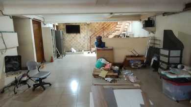 Disewakan Rumah 3 Lantai di Tomang Jakarta Barat