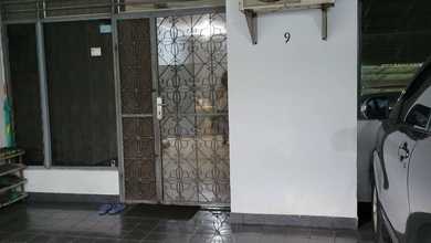 Rumah di Komplek Karya Barat Wijaya Kusuma Jakarta Barat