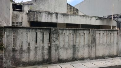 Rumah Tua Hitung Tanah Di Dalam Komplek Sunrise Garden