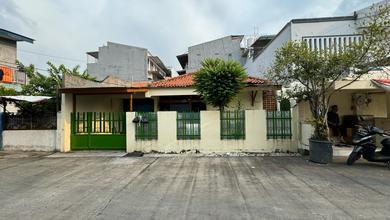 Murah! Rumah Lama Hitung Tanah Di Taman Ratu