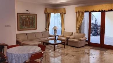 Rumah 2 Lantai Terawat & Bebas Banjir Di Villa Kedoya