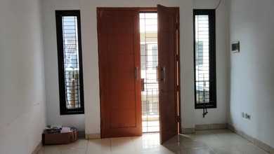 Dijual Rumah 2 1/4 Lantai di Tomang