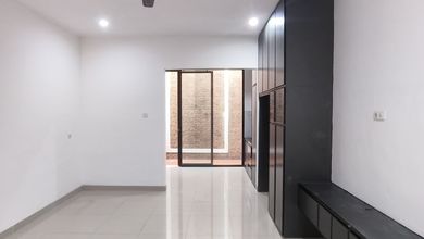 Jual Cepat Rumah Siap Huni, Semi Furnish Di Duri Kepa, Jakbar