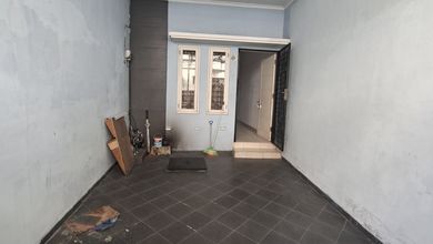 Dijual Cepat Rumah di Jelambar, Lokasi Strategis