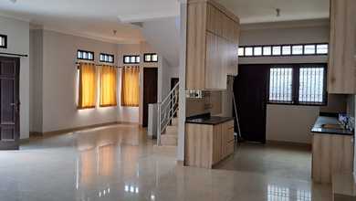 Disewakan Rumah Siap Huni Rapi Terawat Area Taman Ratu