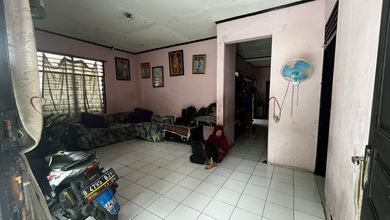 Dijual Rumah Strategis di Kebon Jeruk. Row Jalan 3 Mobil. Akses Bagus. Bebas Banjir.