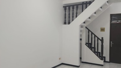 Dijual Rumah di Jl Mandala Tomang. Posisi Hoek. Luas 9X15m