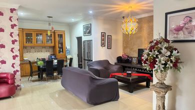 Dijual Rumah Hoek Mewah di Metro Permata Tangerang