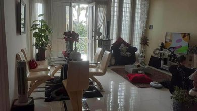 Dijual Rumah Mewah Siap Huni Semi Furnished di Komplek Karang Tengah Permai Tangerang