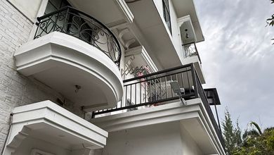 Dijual Rumah Siap Huni di Kenari Golf PIK. Luas 11x13. 3 lantai Semi Furnish