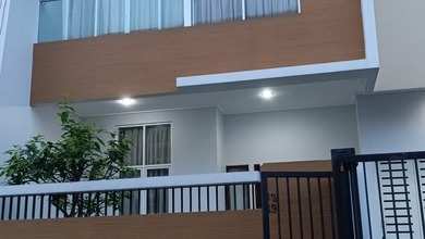 Dijual Rumah di Intercon Kebon Jeruk. Luas 9X18m Bebas Banjir