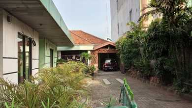 Rumah Lokasi Strategis Pinggir Jalan Raya