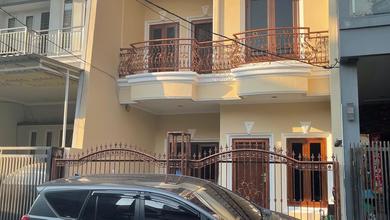 Dijual Cepat Rumah Minimalis Modern Siap Huni 2 Lantai Dimensi 6X15m Akses Dekat Sekolah Maitreyawira di Taman Surya, Cengkareng