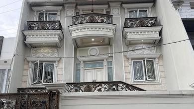 Dijual Rumah Mewah Taman Palem Lestari Siap Huni Classic Luxury Elegant Cengkareng Jakarta Barat Semi Furnish Bebas Banjir Komplek Exclusive One Gate System