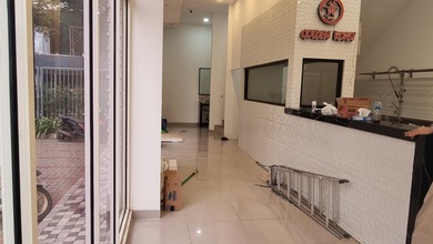 Ruko Boston Pik 2 Sudah Renov untuk Resto 5X15m 3 Lantai Lengkap AC Cctv Exhaust Plumbing Me Nego